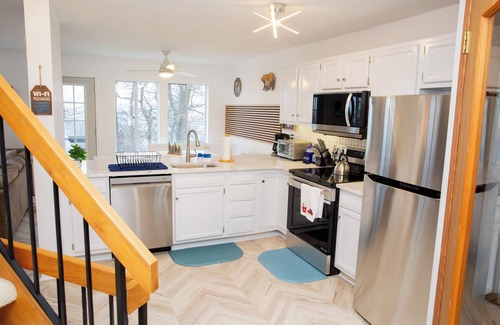 Hidden Valley House | Newly Remodelled Unique Beautiful Townhome near the slopes