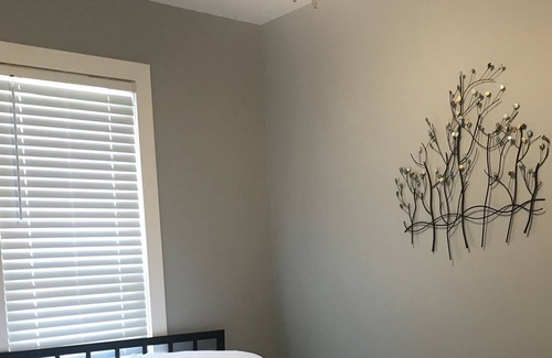 Avilla House | Newly Remolded Cute and clean Home on Main Street