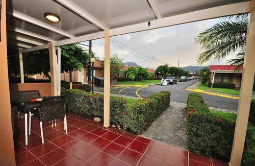 Buenos Aires Condo | Newly Renovated Condo One Block From Beach