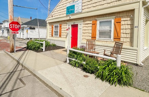 Old Orchard Beach Apartment | NEWLY RENOVATED! Steps From the Sand & Short Walk to the Pier