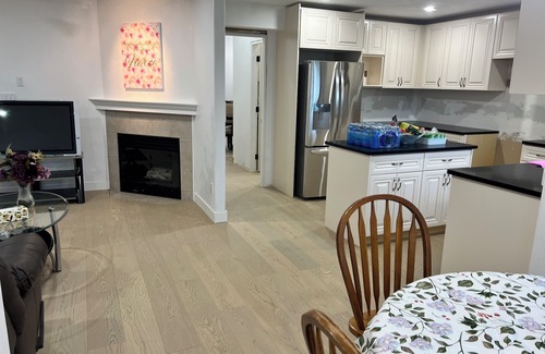 East Newton North Villa | newly renovate near Westfield Country Club &GolfCourse 5bedRom 4.5 Bathrm Villa