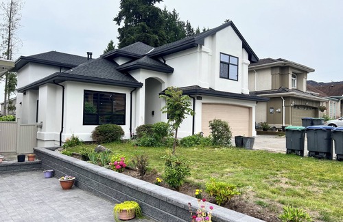 East Newton North Villa | newly renovate near Westfield Country Club &GolfCourse 5bedRom 4.5 Bathrm Villa