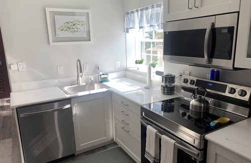 Cotswold Apartment | Newly Renovate One Bedroom Apartment - Garden Terrace Vista in Costwold Arean