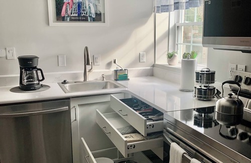 Cotswold Apartment | Newly Renovate One Bedroom Apartment - Garden Terrace Vista in Costwold Arean