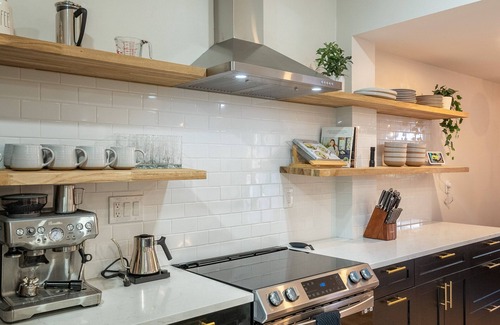 East Stroudsburg House | Newly Renovated getaway, w/firepit, close to Skiing, Hiking, Golfing