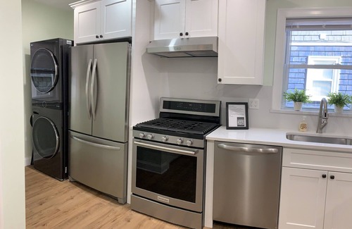 St. Marks Apartment | NEWLY RENOVATED. 10 MINS TO BOTON. 3bds/2bths in a small friendly neighborhood.