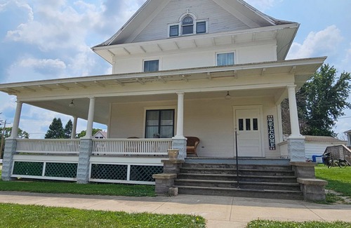 Sutherland House | Newly renovated 19th century 4bdrm 2ba house in quaint Sutherland, IA WiFi, AC