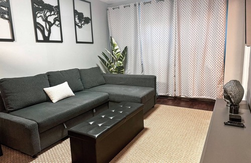 Queens House | Newly Renovated 1br in Sunnyside - Close to Subway 20mins to City