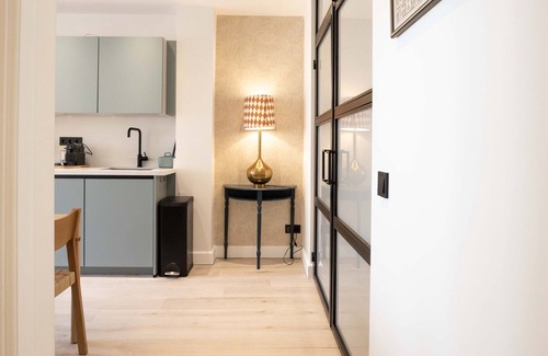 Scheveningen Badplaats Apartment | Newly renovated, 2 bedrooms, fireplace, near the beach
