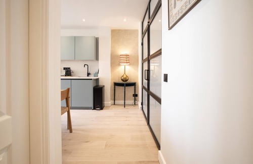 Scheveningen Badplaats Apartment | Newly renovated, 2 bedrooms, fireplace, near the beach