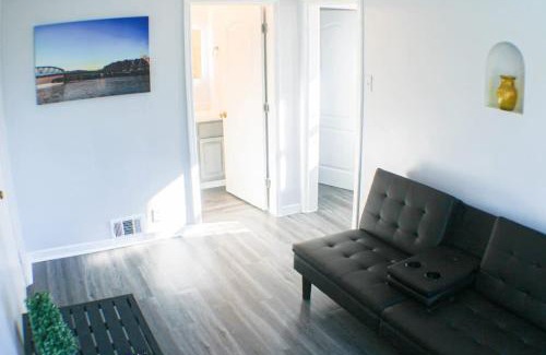 Marshall-Shadeland House | Newly Renovated 2-Bed near Downtown-North Shore