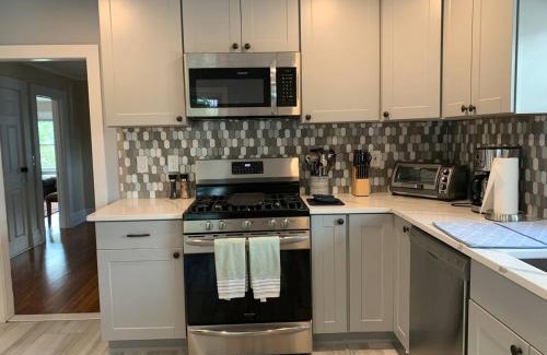 Montclair Apartment | Newly Renovated 2 BR downtown Apt, family getaway.