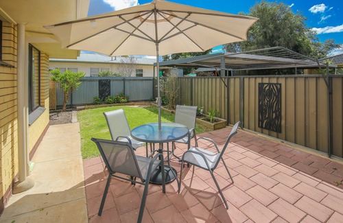 Mildura Apartment | Newly renovated 2 x Queen Bedrooms, weekly service, central location, free wifi