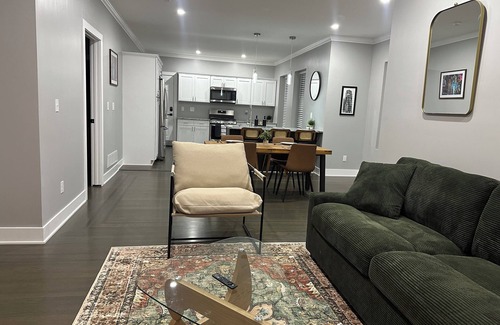 Detroit - Shoreway House | Newly renovated! 2b-2b dbl in Gordon Square, Cleveland! 5mins from downtown!