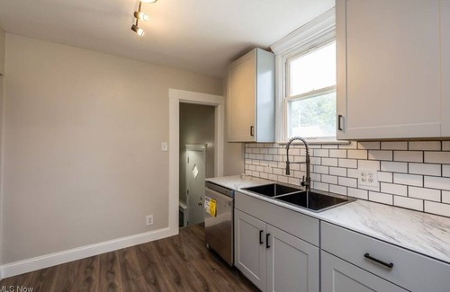 South Euclid House | NEWLY RENOVATED 2BD HOUSE! ONLY 5.5mi from Cleveland Clinic Main Campus