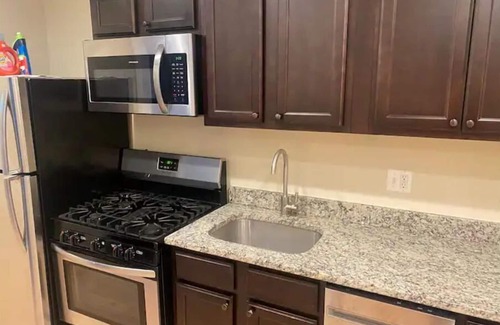 Northeast House | Newly Renovated 2BD 2BR unit in the heart of NE DC!