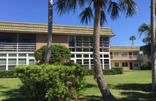 Vero Beach Condo | Newly renovated 2bed 2 bath. 1.5 mile to all 3 beautiful beaches. Sleeps 5.