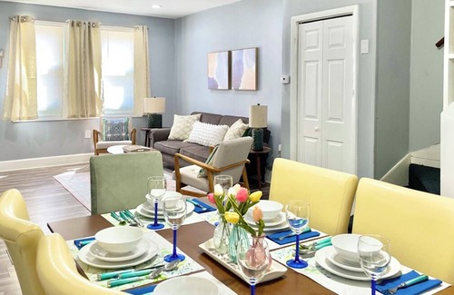 Burlington House | Newly Renovated 3BR Townhouse near Sesame Place