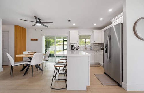 Fort Myers Shores House | Newly renovated 3BR/2BA home with modern finishes, fast WiFi, central A/C,