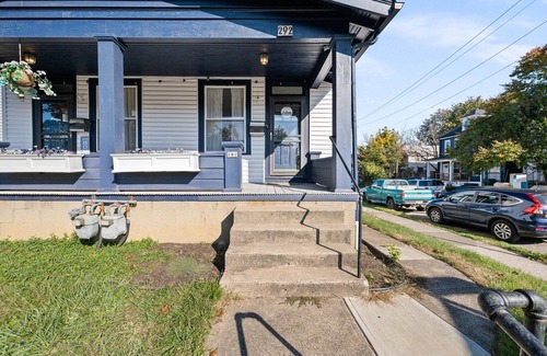 Glen Echo House | Newly renovated 4BRs NEAR UNIVERSITY & STADIUM Free Parking