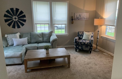 Port Clinton House | Newly renovated 5 min walk to Jet and downtown Port Clinton
