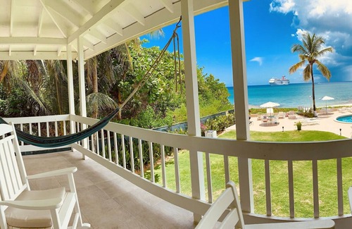 Seven Mile Beach Apartment | NEWLY RENOVATED 7 MILE BEACHFRONT W/ SUNSET VIEW! NEAR EVERYTHING !