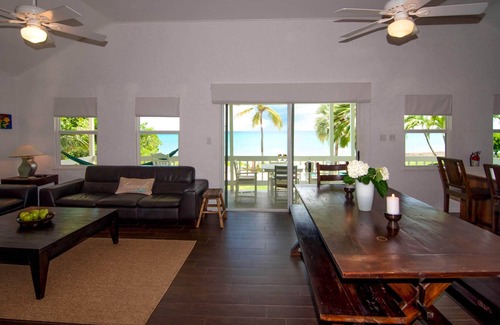 Seven Mile Beach Apartment | NEWLY RENOVATED 7 MILE BEACHFRONT W/ SUNSET VIEW! NEAR EVERYTHING !