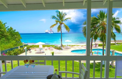 Seven Mile Beach Apartment | NEWLY RENOVATED 7 MILE BEACHFRONT W/ SUNSET VIEW! NEAR EVERYTHING !