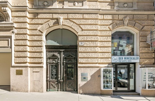 Himmelpfortgrund Apartment | Newly renovated Alsergrund 4BR w/Fireplace & Storage, by Blueground