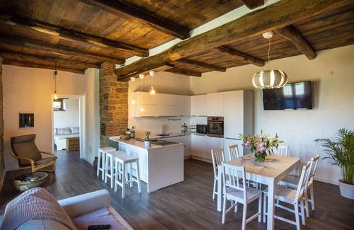 Pieve Fosciana Apartment | Newly renovated barn with beautiful infinity pool and garden, walk to restaurant