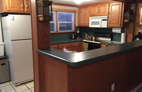 Saybrook Manor Cottage | Newly Renovated Beach Cottage in Old Saybrook CT - AIR CONDITIONED - ACADEMIC