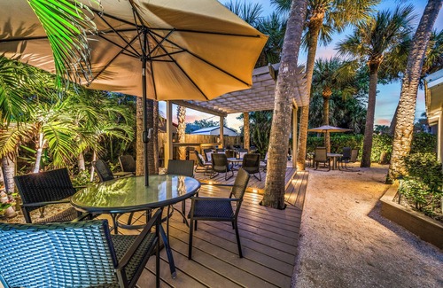 Winslow Reserve Apartment | NEWLY Renovated Boutique, Modern Apt by the Beach! - Unit G