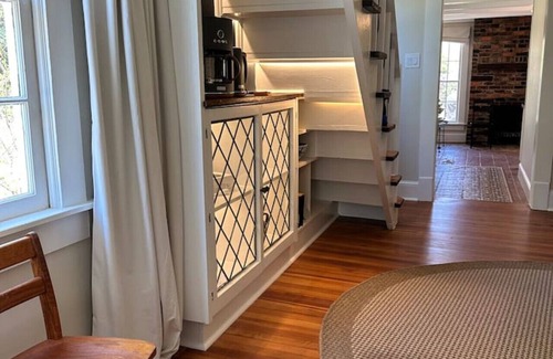 Hillsborough House | Newly Renovated Carriage House