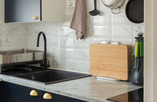 Kemptown Apartment | Newly Renovated Central 99 steps to the Sea