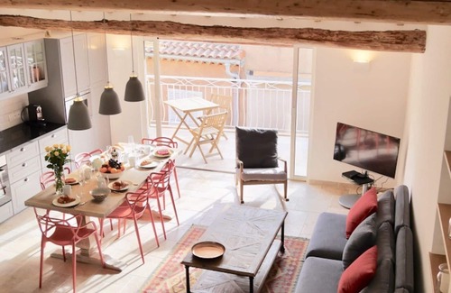 Antibes Old Town Apartment | NEWLY RENOVATED Charming apartment with outdoor terrace in old town of Antibes