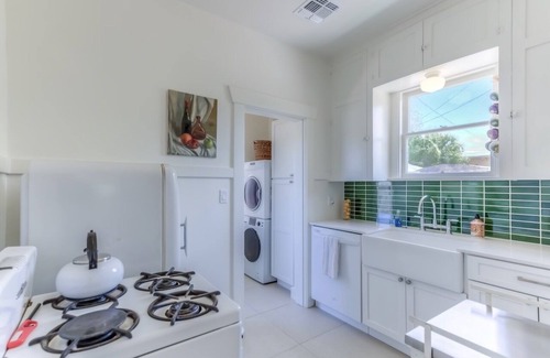 Feldman's House | Newly renovated, charming, quiet bungalow near U of A/downtown