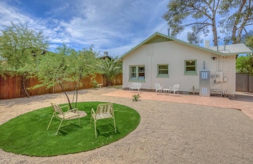 Feldman's House | Newly renovated, charming, quiet bungalow near U of A/downtown