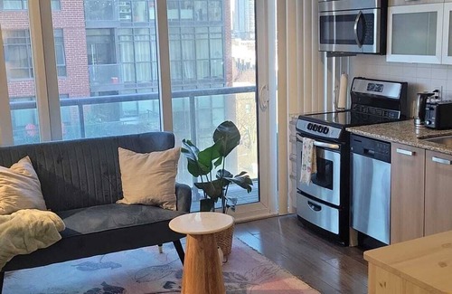 Beaconsfield Village Condo | Newly Renovated Condo in Downtown Toronto