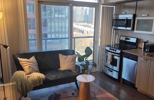 Beaconsfield Village Condo | Newly Renovated Condo in Downtown Toronto