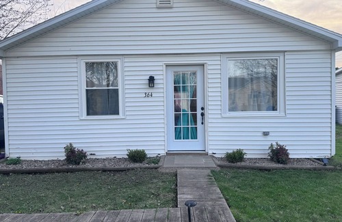 Vermilion Cottage | Newly renovated cottage just feet from the shore- pet friendly!