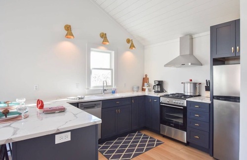 Eastham House | Newly Renovated Cottage on Town Cove!