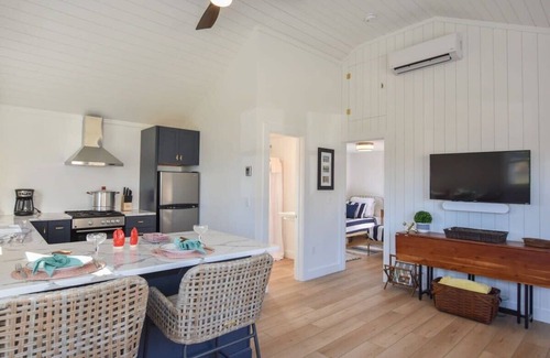 Eastham House | Newly Renovated Cottage on Town Cove!