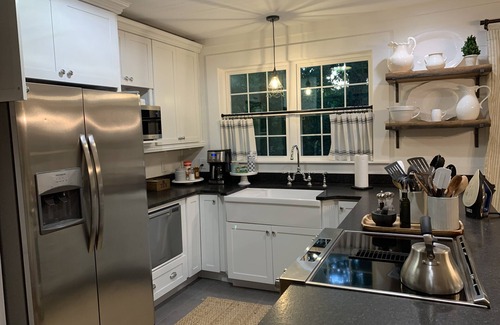 Mentone House | Newly Renovated Cottage - Walk to Historic Downtown Mentone
