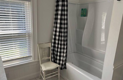 Jefferson Other | Newly Renovated Country Farmhouse. Great room, Large kitchen, Bright 3 bd/2.5 ba