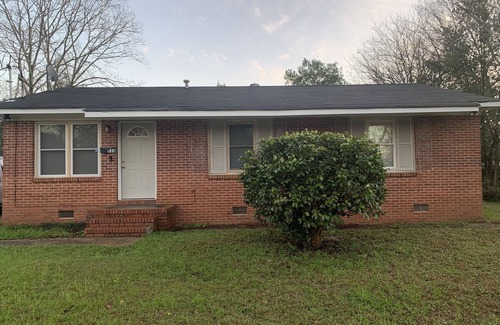 Fort Valley House | Newly renovated cozy 1090 sq feet brick house. Free WiFi, cable TV, parking.