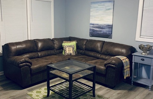 Fort Valley House | Newly renovated cozy 1090 sq feet brick house. Free WiFi, cable TV, parking.