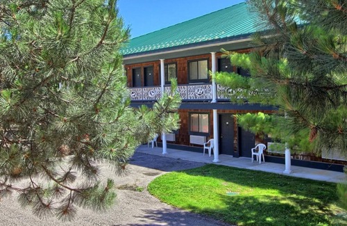 Bellaire Condo | NEWLY RENOVATED! Cozy 1-bedroom condo with fireplace at Shanty Creek Resort