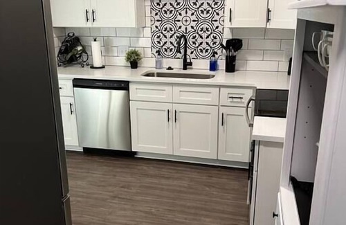 Commonwealth House | Newly renovated cute 3 bedroom 2 bath bungalow