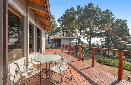 Mendocino House | Newly-renovated, dog-friendly, oceanfront retreat with fireplace - near downtown