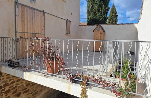 Aubignan House | Newly renovated duplex with large terrace